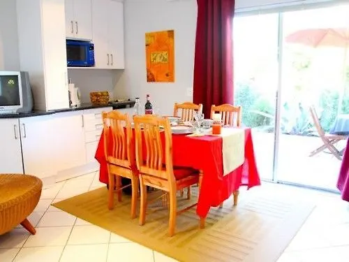Constantia Cottages 4*,