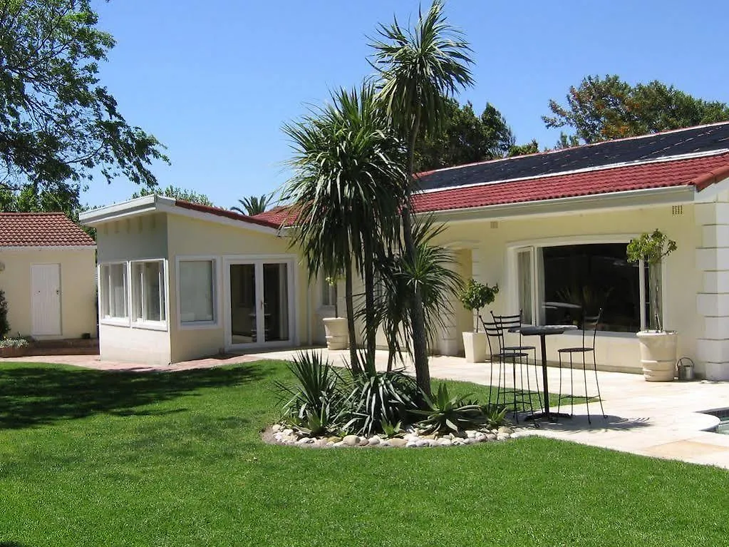 Constantia Cottages 4*,